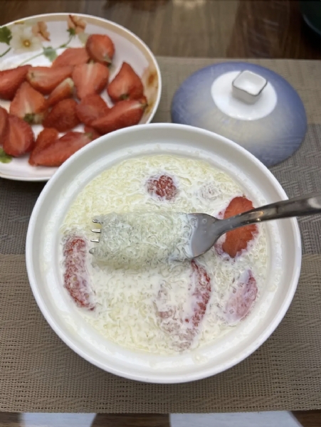 CÁCH LÀM YẾN CHƯNG MIX SỮA VÀ DÂU TƯƠI - NHẸ NHÀNG, THANH MÁT CỰC HỢP CHO MÙA HÈ